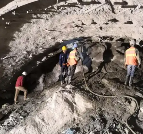 七星隧道拱顶带模注浆料，微膨胀注浆料的特点及施工工艺